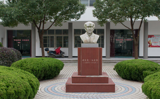 武漢市第二衛生學校雕像