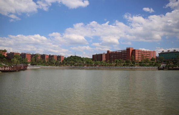 萍鄉市衛生學校湖面