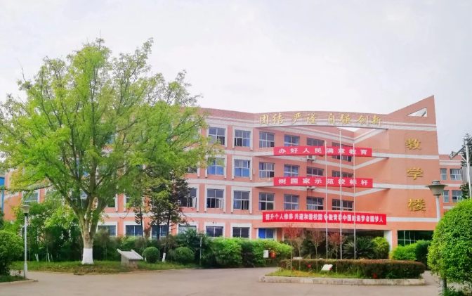 四川省南充衛(wèi)生學(xué)校招生簡章