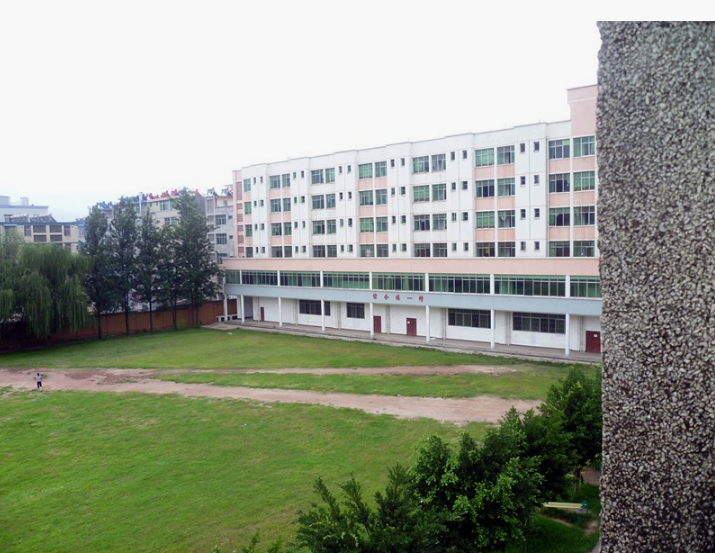 四川涼山衛生學校寢室環境圖片