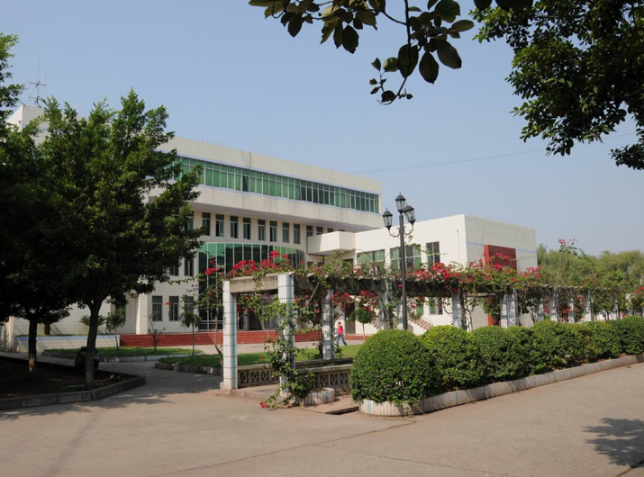 四川涼山衛生學校環境圖片