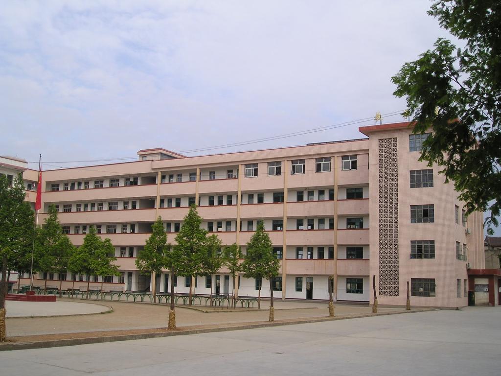 十堰市醫(yī)藥衛(wèi)生學(xué)校2020年學(xué)費、收費是多少